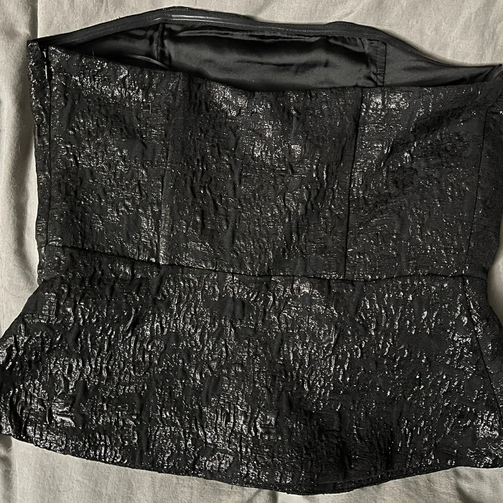 New With Tags H&M Bandeau Style Peplum Top M - Picture 3 of 9